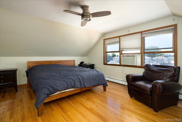 1036 California Place N, Island Park, NY 11558