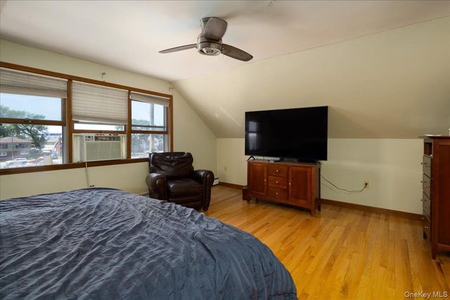 1036 California Place N, Island Park, NY 11558