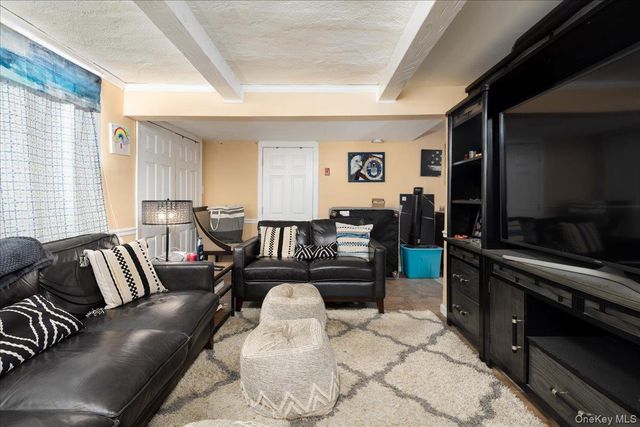 1036 California Place N, Island Park, NY 11558