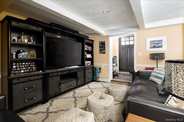 1036 California Place N, Island Park, NY 11558