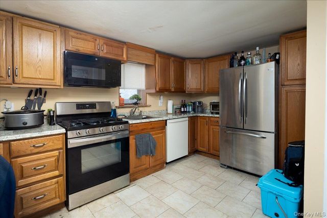 1036 California Place N, Island Park, NY 11558