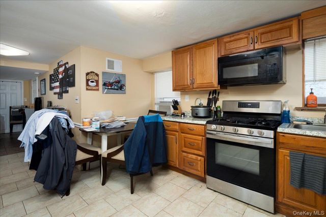 1036 California Place N, Island Park, NY 11558