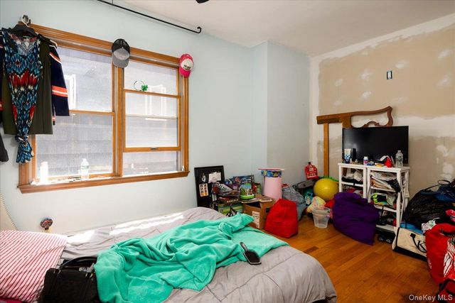 1036 California Place N, Island Park, NY 11558