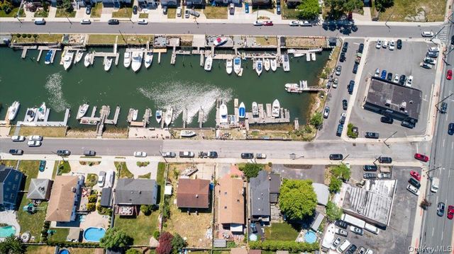 1036 California Place N, Island Park, NY 11558