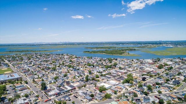 1036 California Place N, Island Park, NY 11558