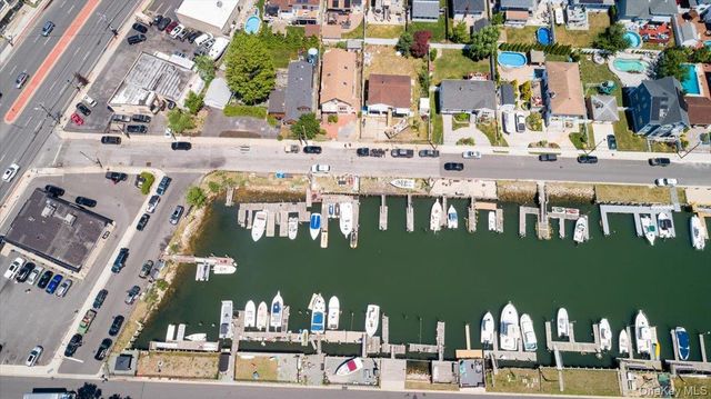 1036 California Place N, Island Park, NY 11558