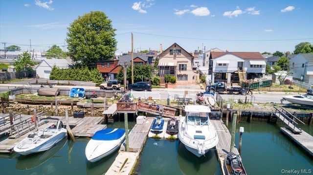 1036 California Place N, Island Park, NY 11558