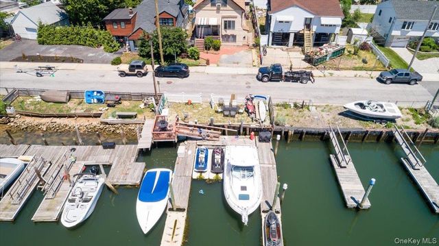 1036 California Place N, Island Park, NY 11558