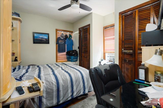 1036 California Place N, Island Park, NY 11558