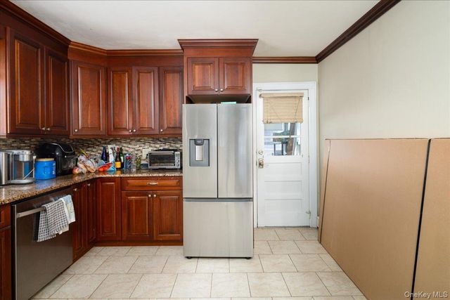 1036 California Place N, Island Park, NY 11558