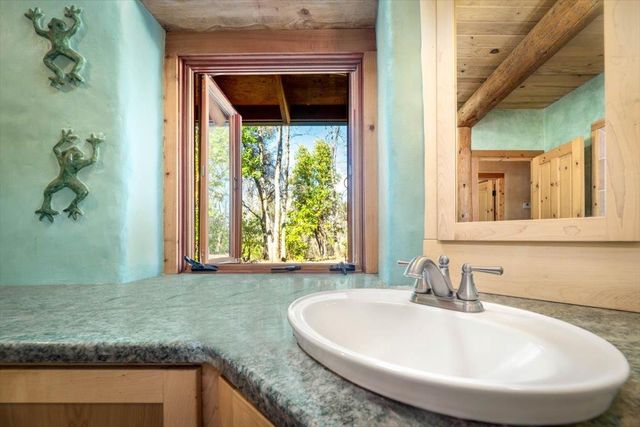 18085 Oak Tree Rd, Nevada City, CA 95959