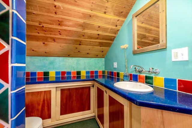 18085 Oak Tree Rd, Nevada City, CA 95959