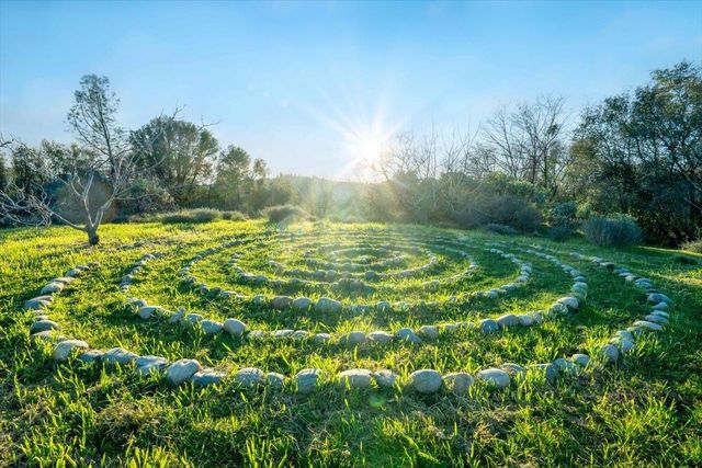 18085 Oak Tree Rd, Nevada City, CA 95959