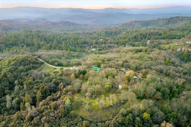 18085 Oak Tree Rd, Nevada City, CA 95959