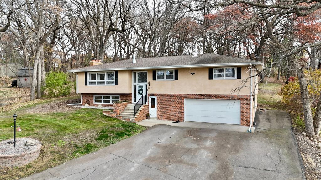 2020 N Benton Drive, Sauk Rapids, MN 56379