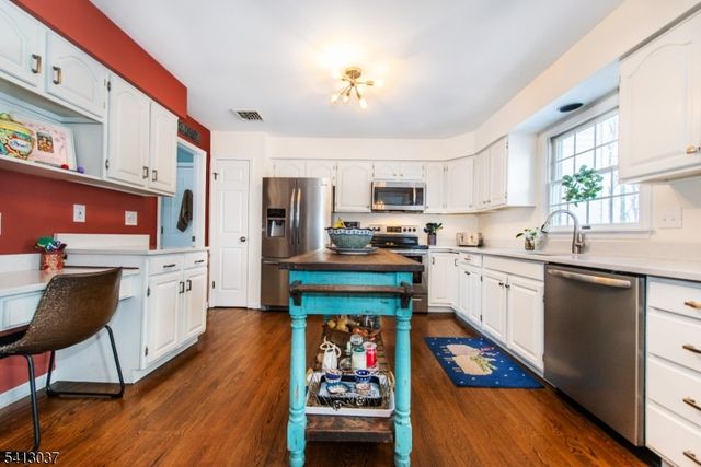 7 Chestnut St, Washington Twp., NJ 07853