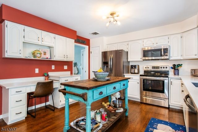 7 Chestnut St, Washington Twp., NJ 07853