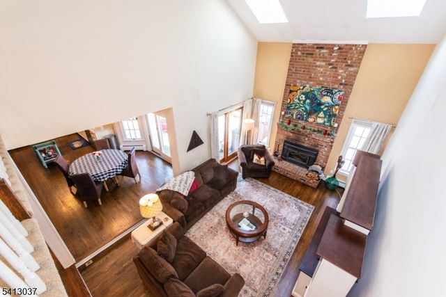 7 Chestnut St, Washington Twp., NJ 07853