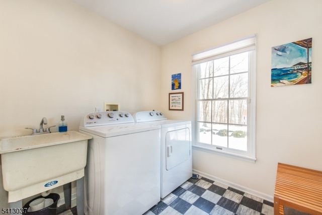 7 Chestnut St, Washington Twp., NJ 07853