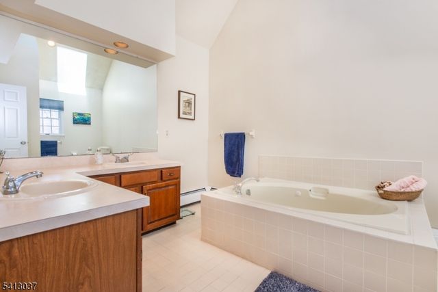 7 Chestnut St, Washington Twp., NJ 07853