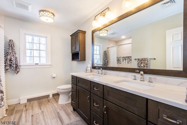 7 Chestnut St, Washington Twp., NJ 07853