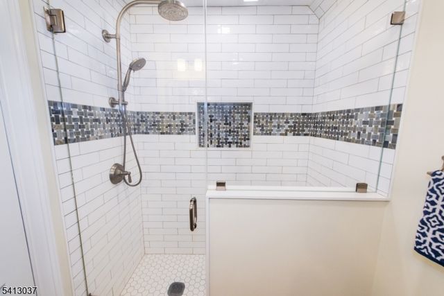 7 Chestnut St, Washington Twp., NJ 07853