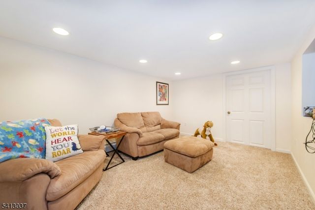 7 Chestnut St, Washington Twp., NJ 07853