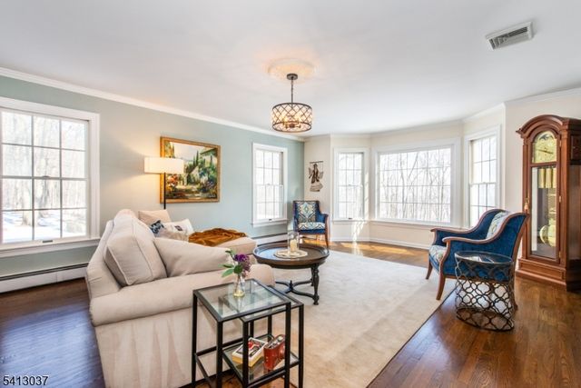 7 Chestnut St, Washington Twp., NJ 07853