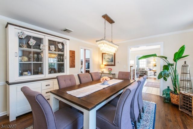 7 Chestnut St, Washington Twp., NJ 07853