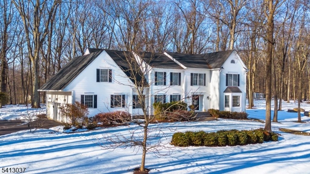 7 Chestnut St, Washington Twp., NJ 07853