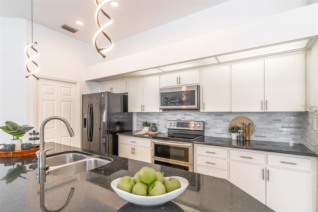Image 13 of property listing at 3000 HATTERAS POINT, Oviedo, FL 32765