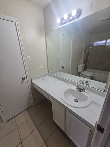 919 Gaynor Avenue, Duncanville, TX 75137