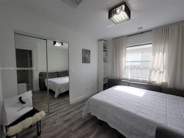 270 SE 7th St, Dania Beach, FL 33004
