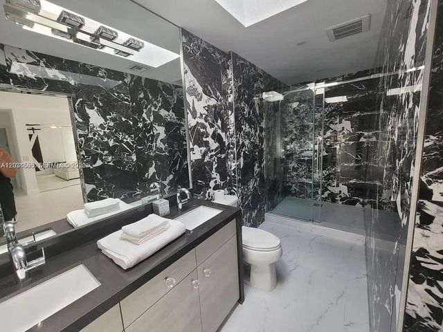 270 SE 7th St, Dania Beach, FL 33004