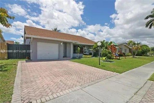 270 SE 7th St, Dania Beach, FL 33004
