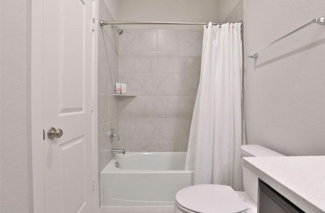 2206 Bridgeport Path Drive, Missouri City, TX 77459