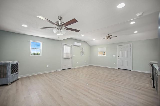 68 Piranha, Palacios, TX 77465