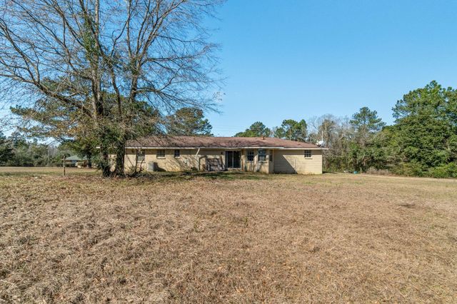 180 Ralston Rd., Hattiesburg, MS 39401