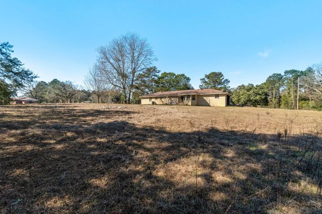 180 Ralston Rd., Hattiesburg, MS 39401