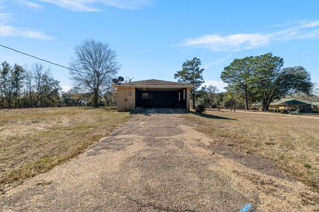 180 Ralston Rd., Hattiesburg, MS 39401