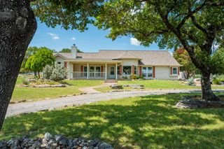 472 Rhum Rd, Kerrville, TX 78028