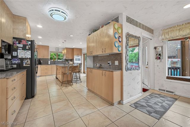 3537 Shannon Road, Cleveland Heights, OH 44118