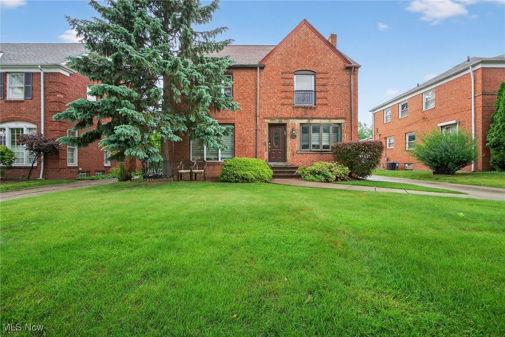 3537 Shannon Road, Cleveland Heights, OH 44118