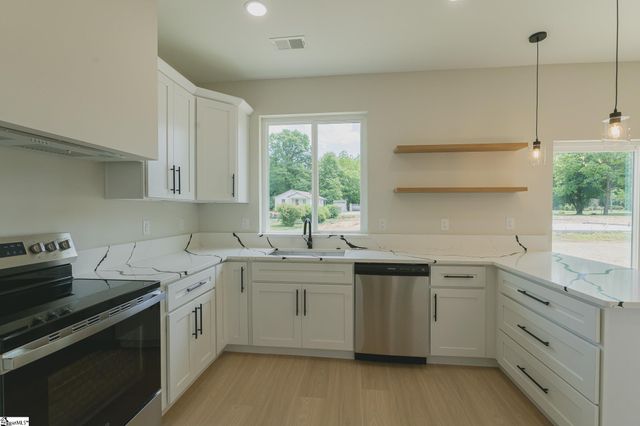 100 Cottage Street, Wellford, SC 29385