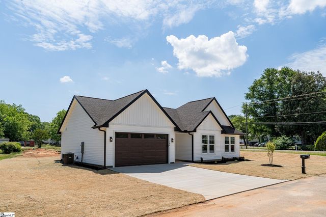 100 Cottage Street, Wellford, SC 29385