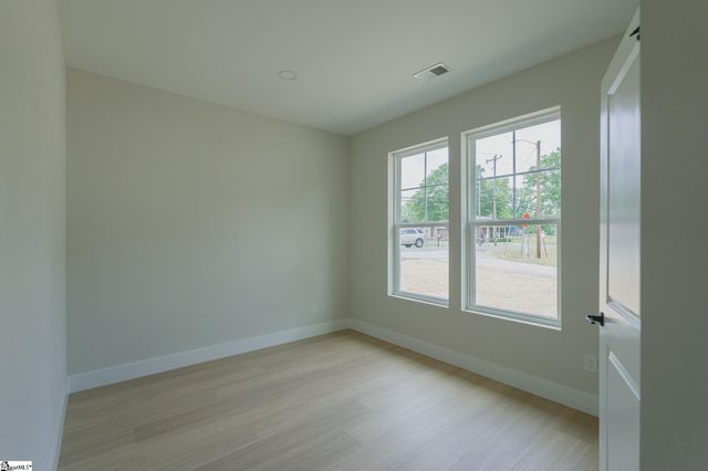 100 Cottage Street, Wellford, SC 29385