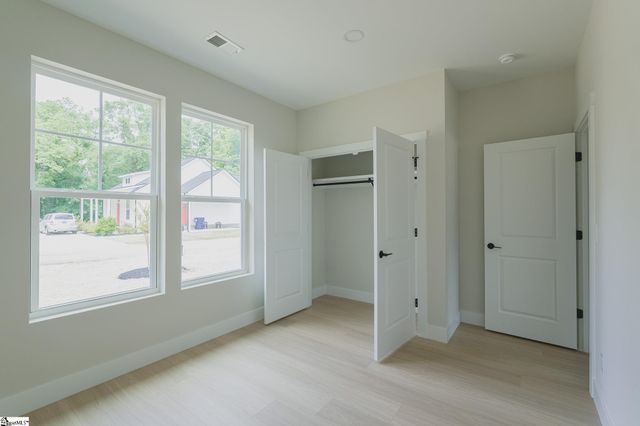 100 Cottage Street, Wellford, SC 29385