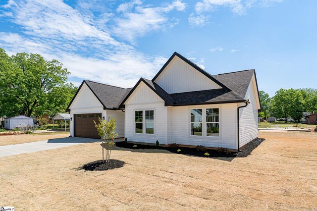 100 Cottage Street, Wellford, SC 29385