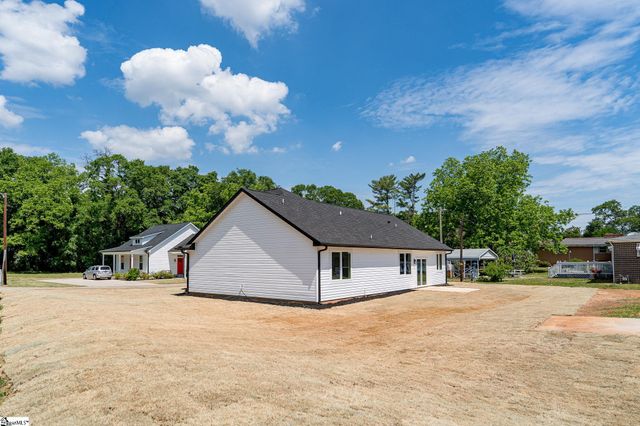 100 Cottage Street, Wellford, SC 29385