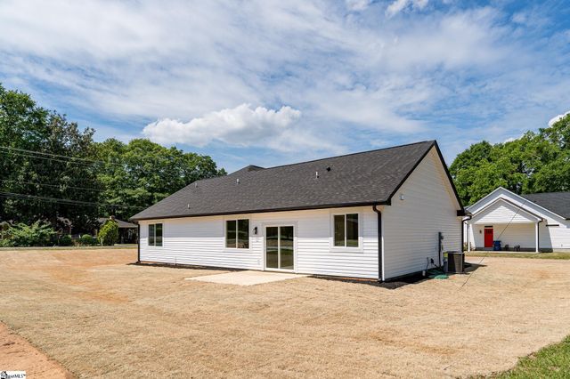 100 Cottage Street, Wellford, SC 29385